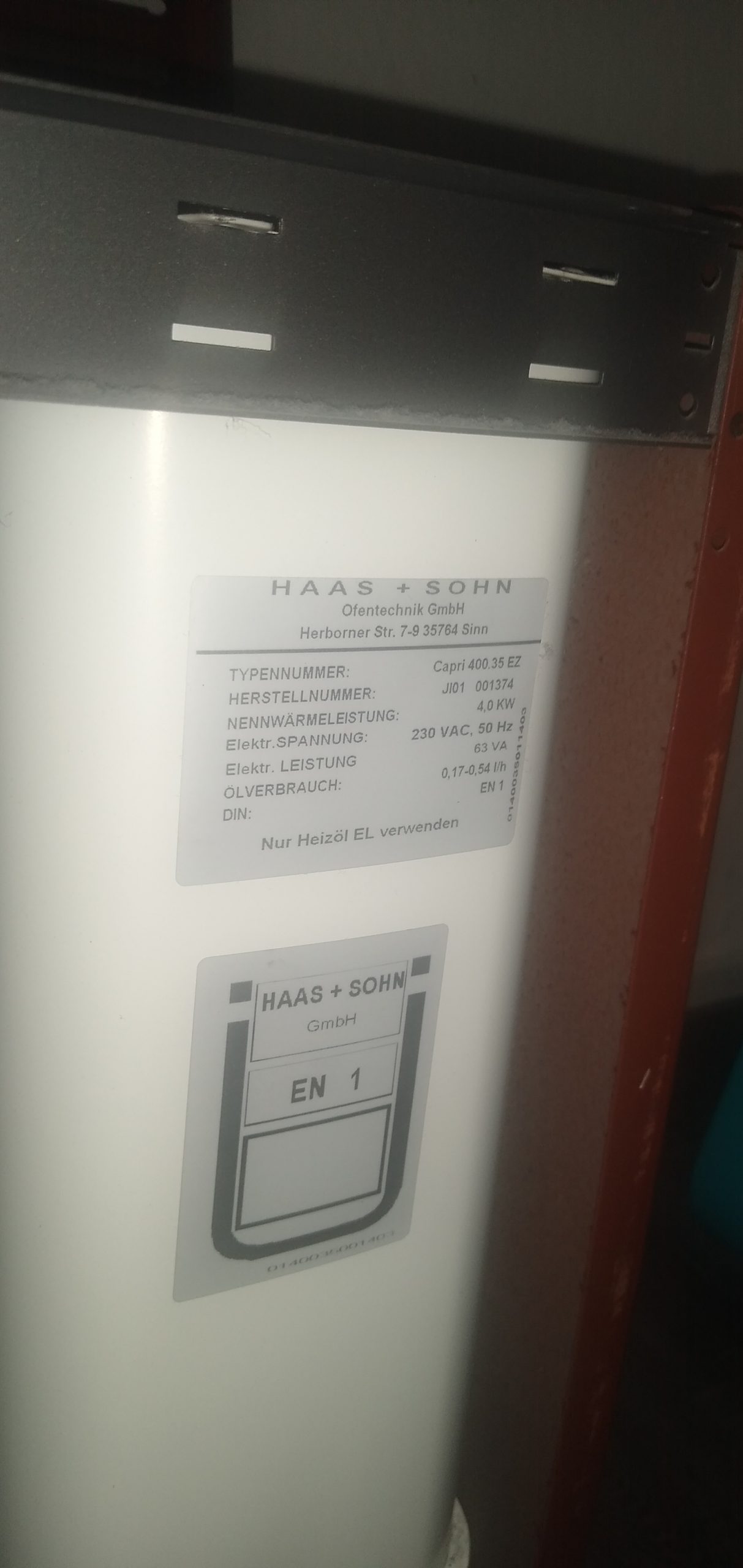 Tank mit Typenschild